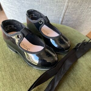Kids Capezio Size 5.5T Tap Shoes